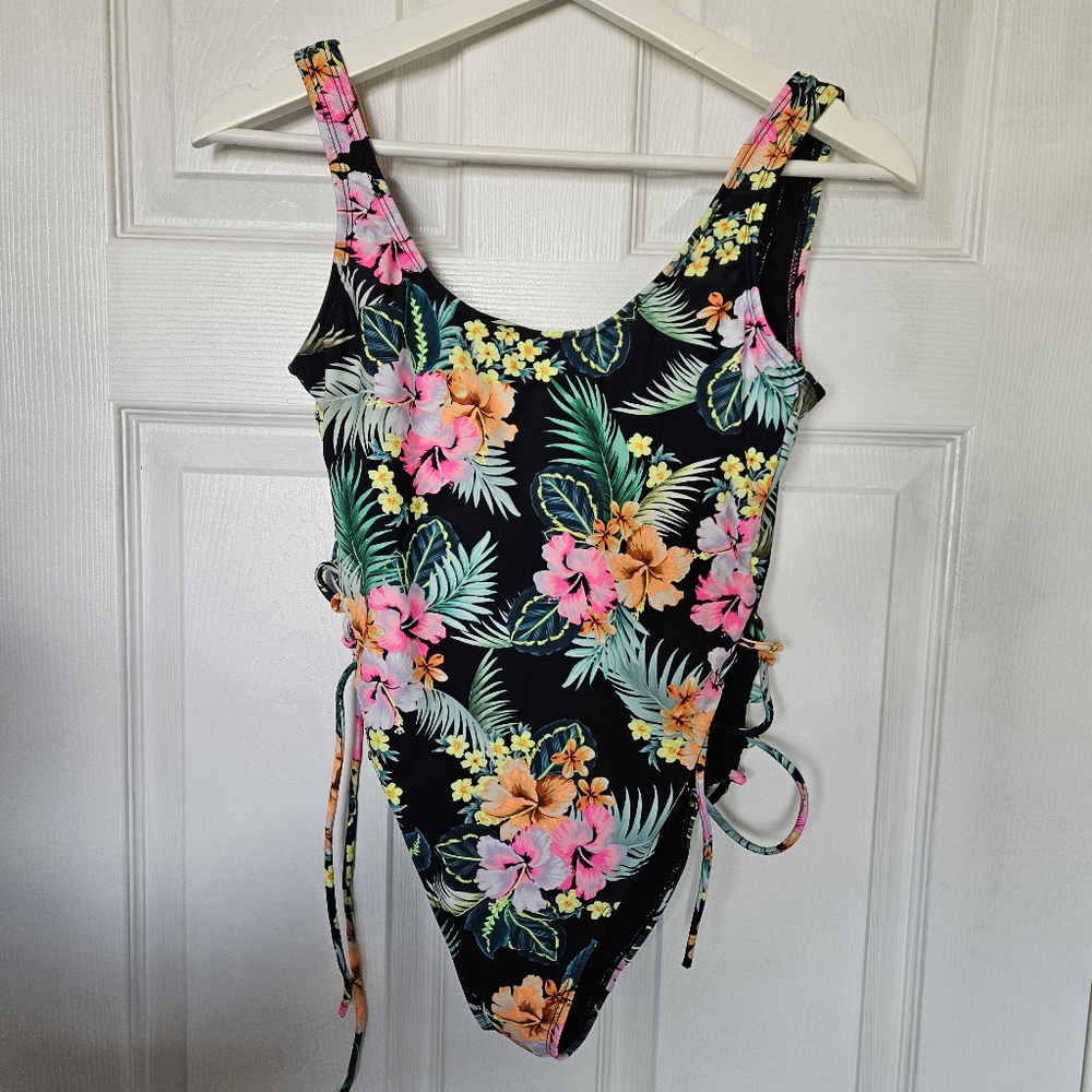 One piece low back swimsuit